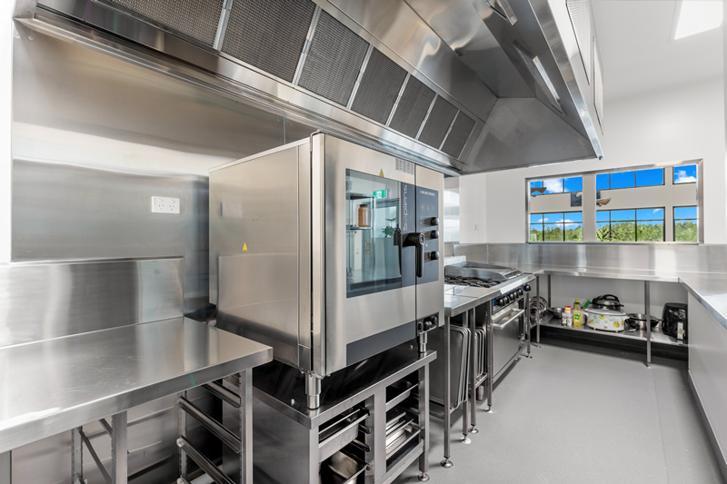 Commercial kitchen Commercial builder - Thyme Clubhouse, Eli Waters QLD